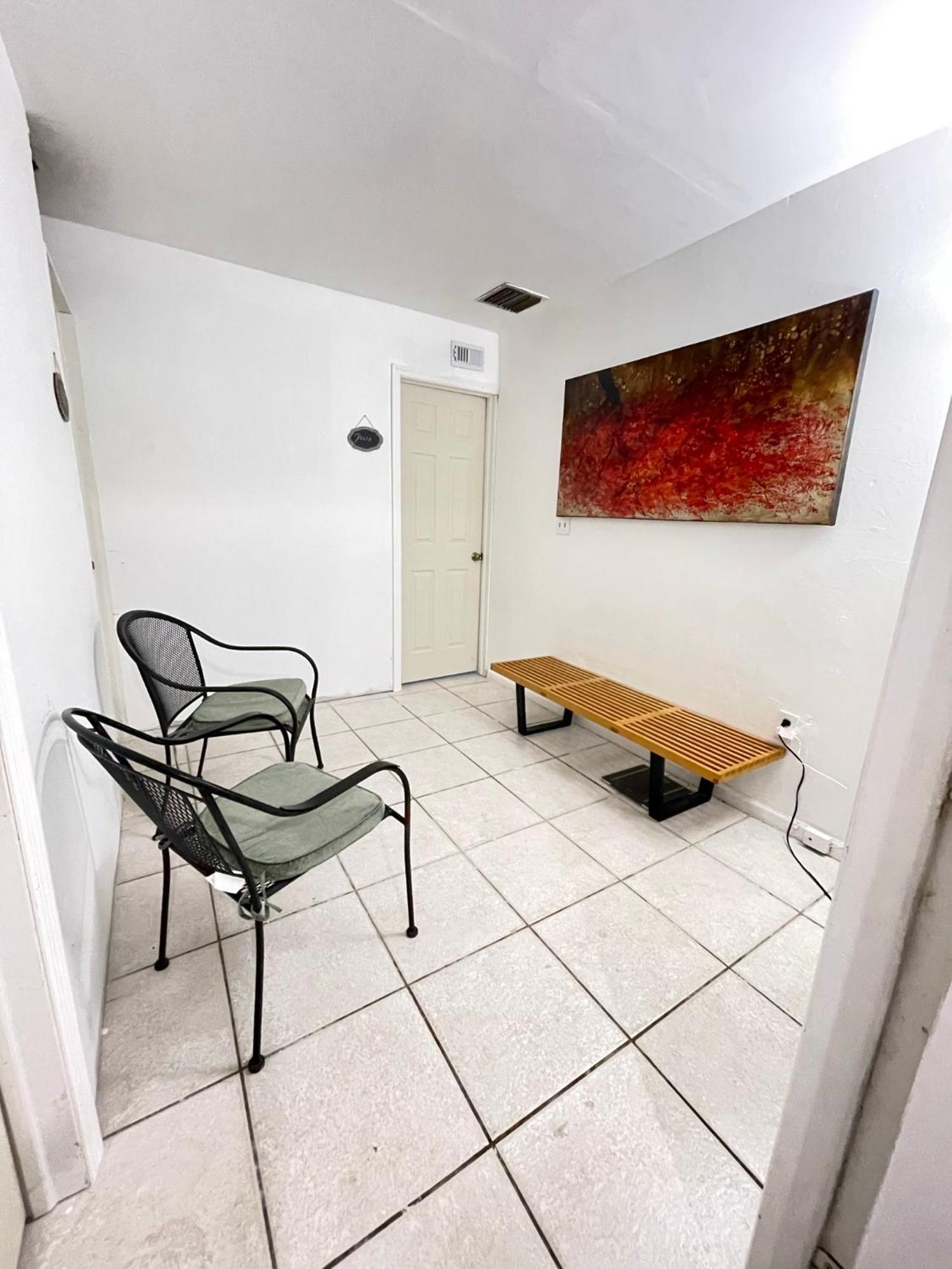 Ludge By Miami Airport Hostel Bagian luar foto