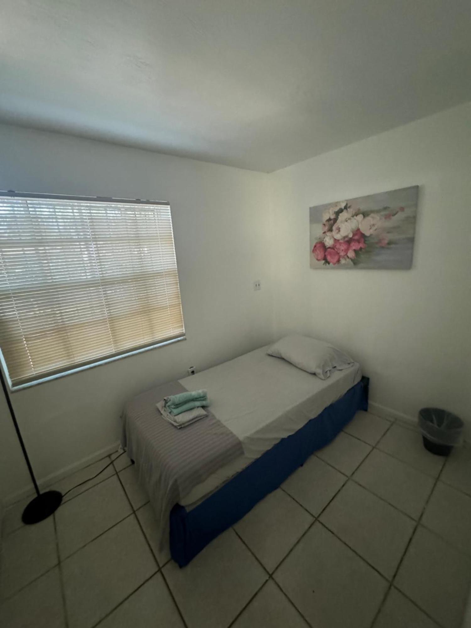 Ludge By Miami Airport Hostel Bagian luar foto