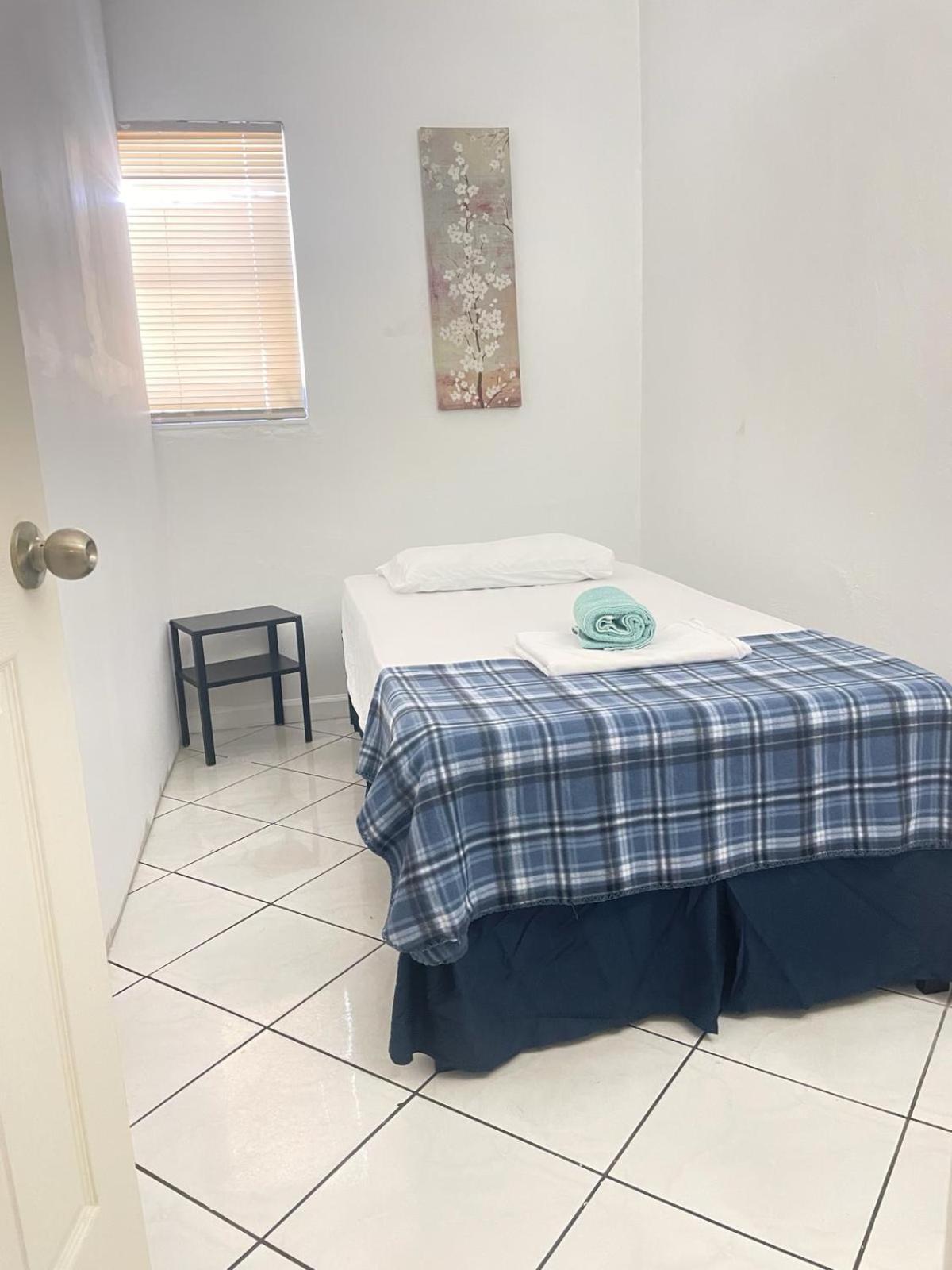 Ludge By Miami Airport Hostel Bagian luar foto