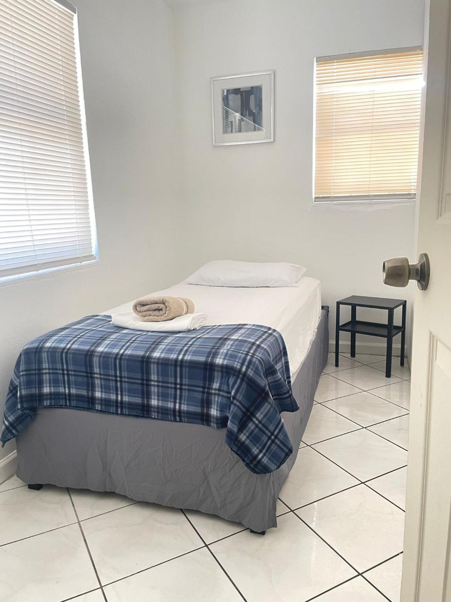 Ludge By Miami Airport Hostel Bagian luar foto